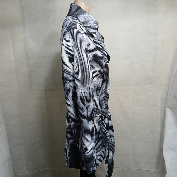 Women's Zebra Print Jacket - Picture 4 of 6